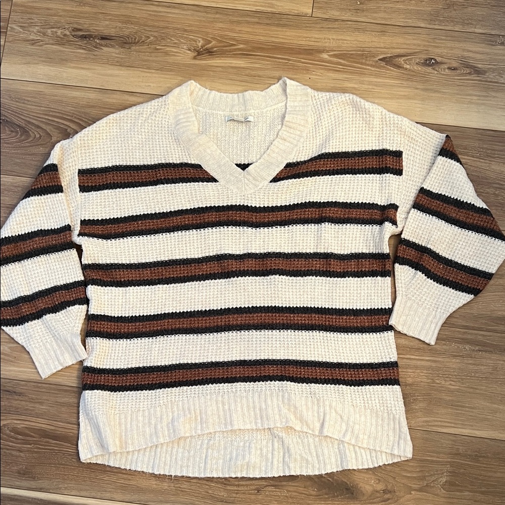 American Eagle Outfitters V-Neck Sweater - Cream and Brown